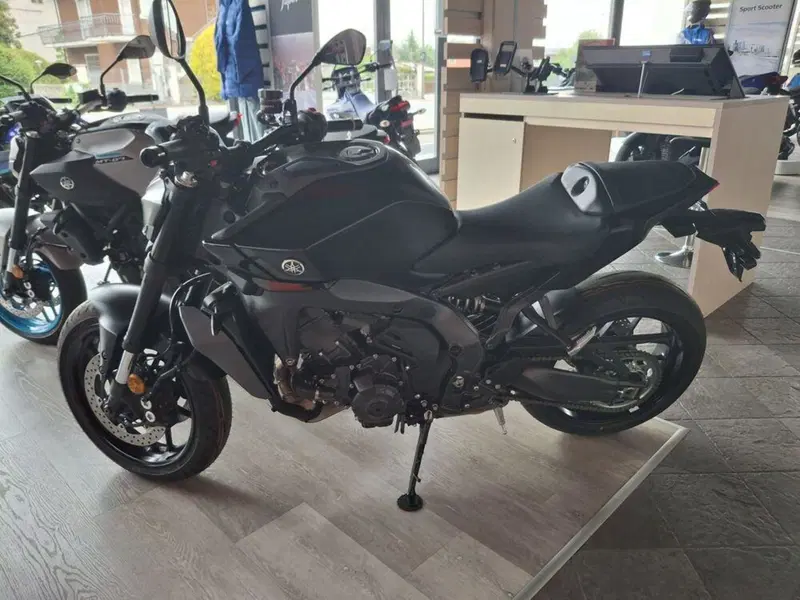 Yamaha MT-09 Y-AMT (2024 - 26) (2)
