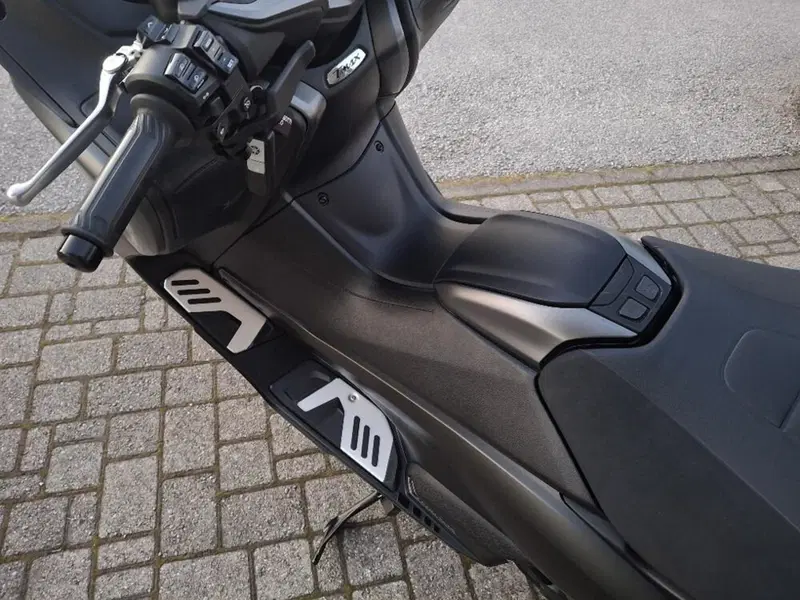 Yamaha T-Max 560 Tech Max (2020) (3)
