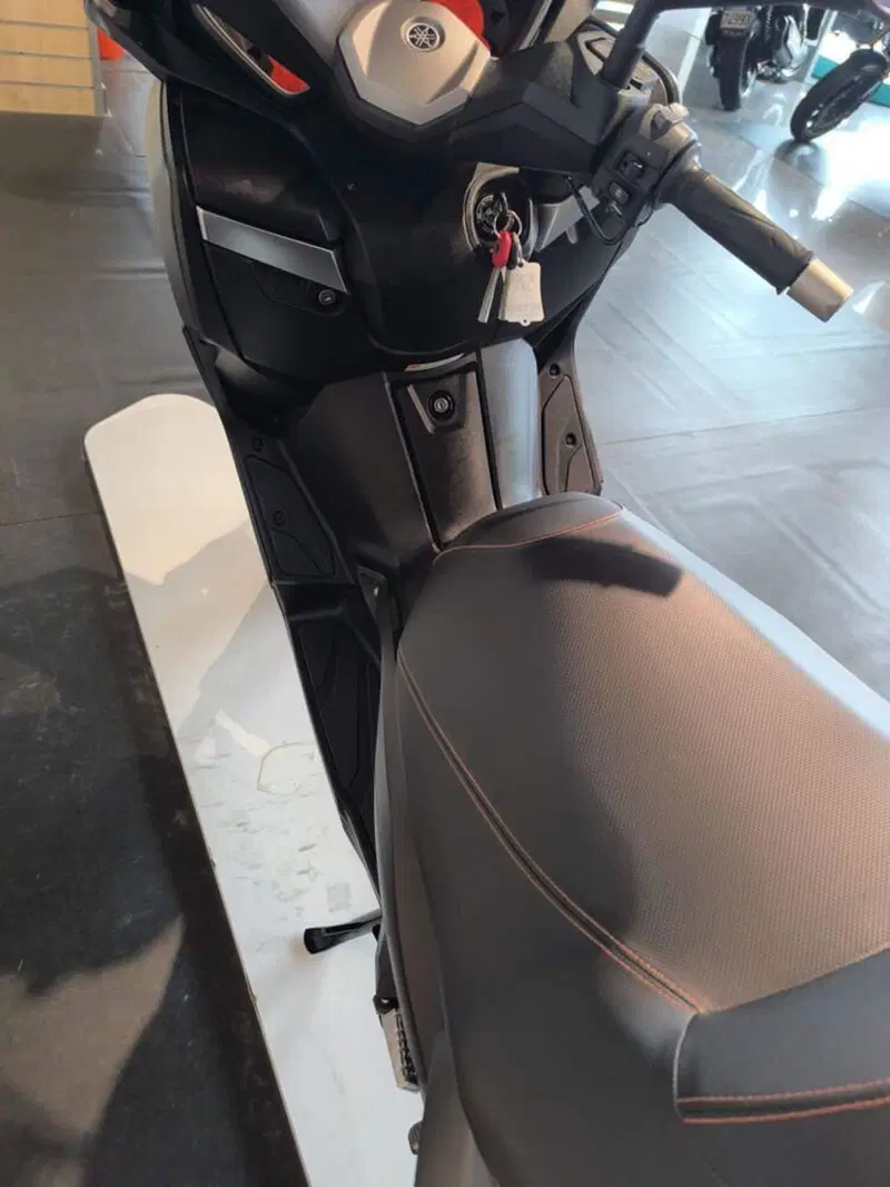 Yamaha X-Max 250 (2014 - 16) (7)