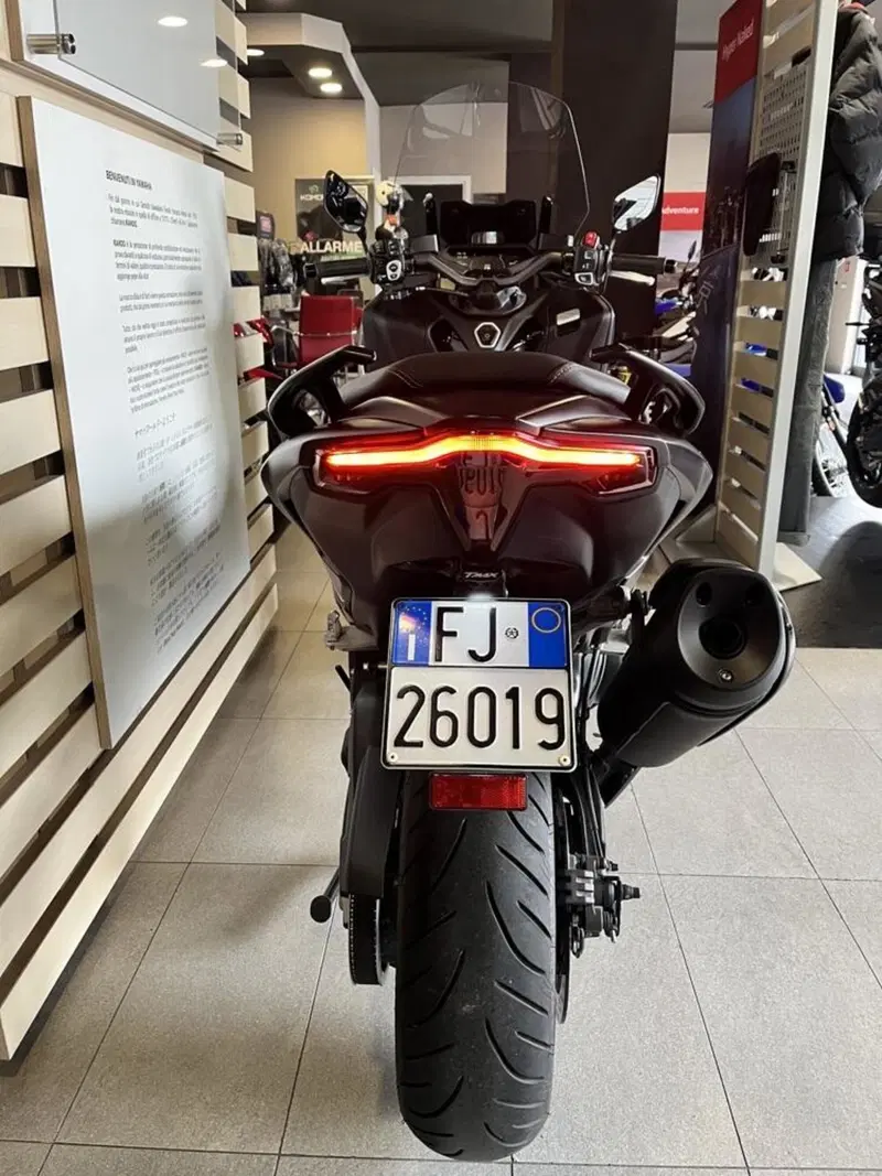 Yamaha T-Max 560 Tech Max (2022 - 24) (9)