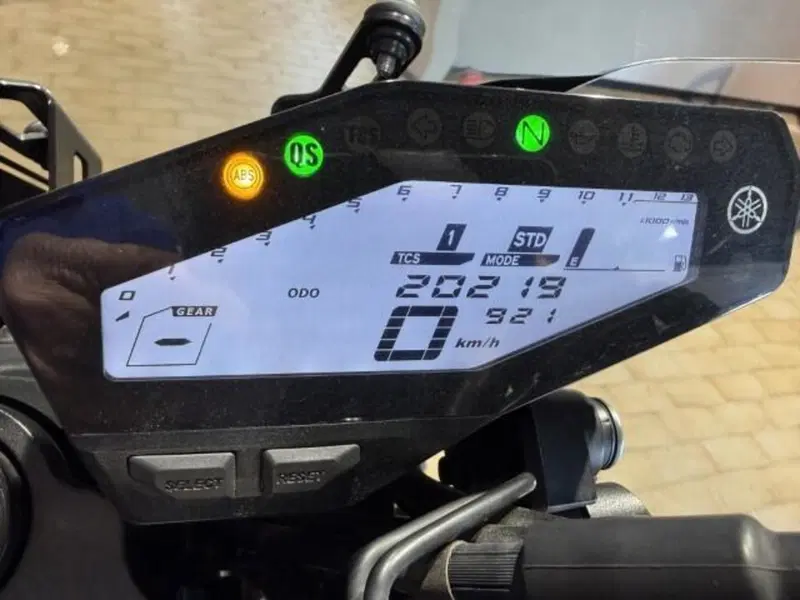 Yamaha MT-09 (2017 - 20) (4)