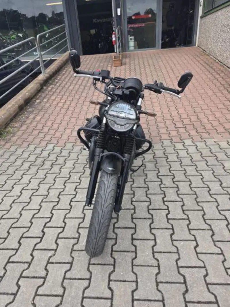 Moto Guzzi V7 Stone (2021 - 24) (5)