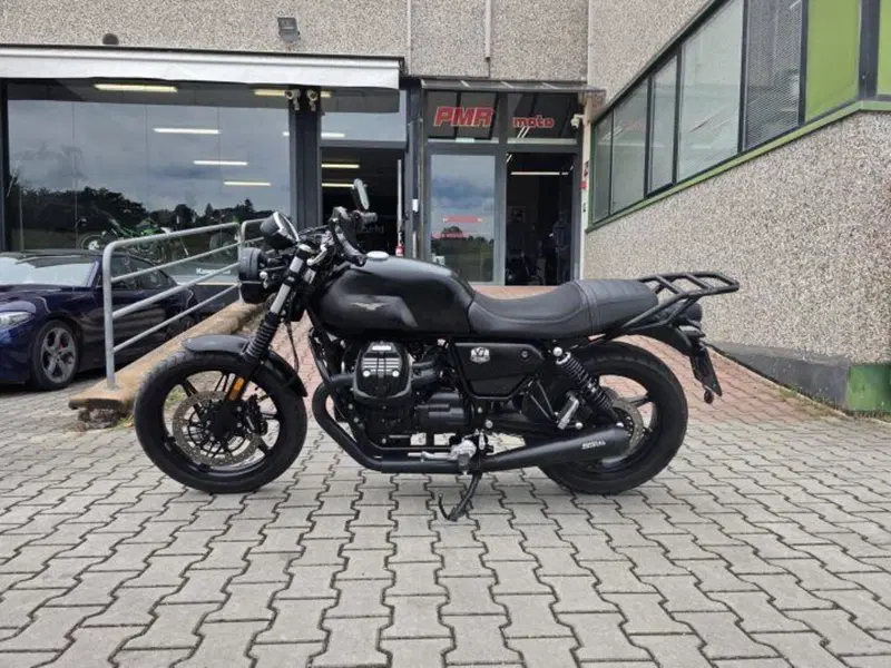 Moto Guzzi V7 Stone (2021 - 24) (4)