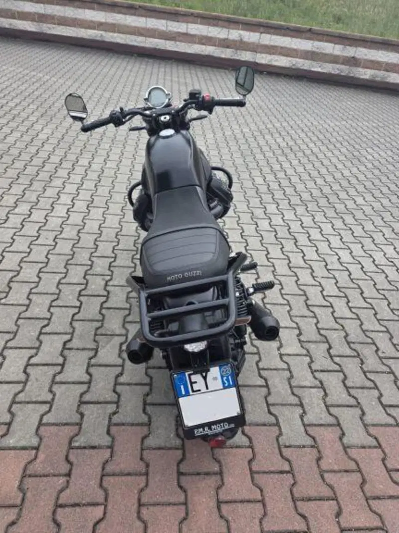 Moto Guzzi V7 Stone (2021 - 24) (6)