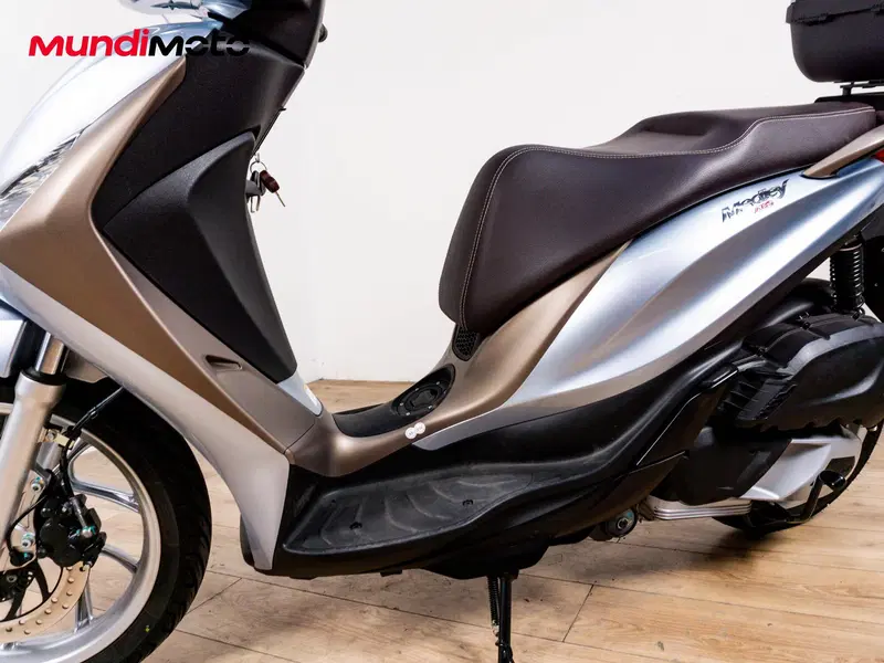 Piaggio Liberty 150 i-get ABS (2016) (9)