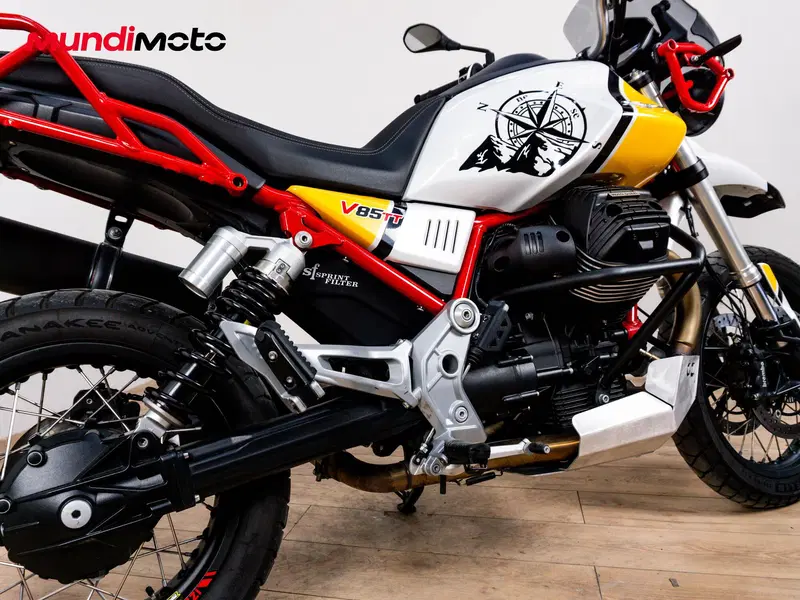 Moto Guzzi V85 TT Evocative Graphics (2021 - 23) (4)