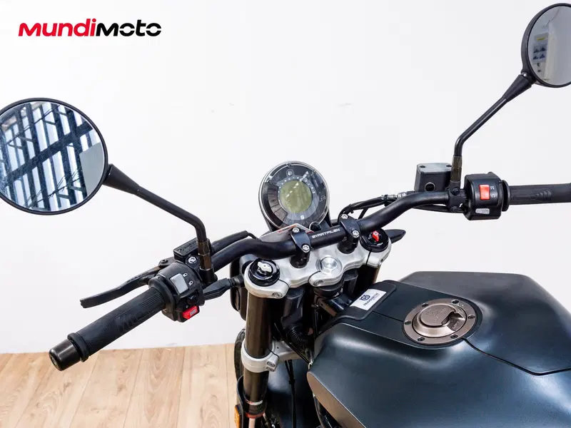 Husqvarna Svartpilen 701 (2019) (11)