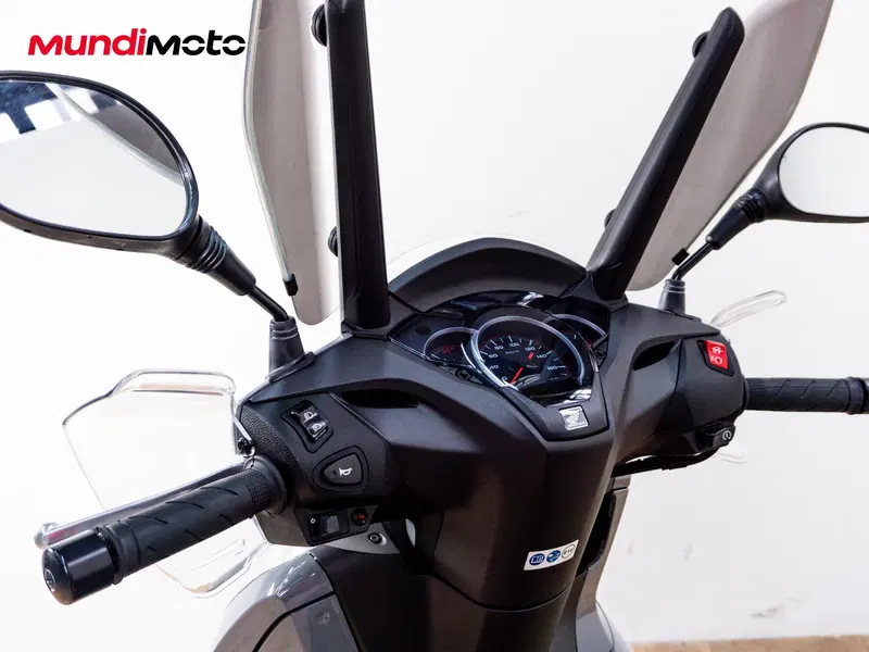 Honda SH 300 i ABS (2013 - 14) (11)