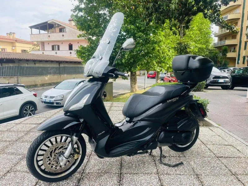 Piaggio Beverly 300 i.e. Police ABS-ASR (2017 - 20) (2)