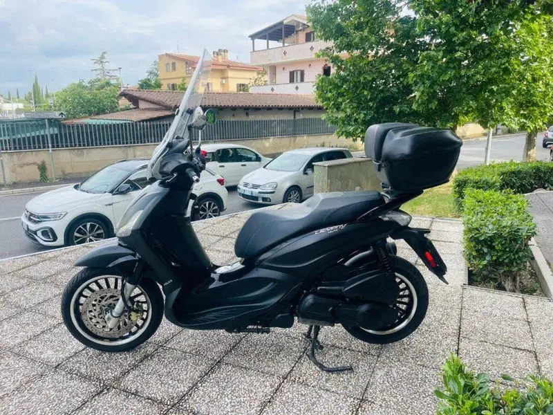Piaggio Beverly 300 i.e. Police ABS-ASR (2017 - 20) (4)