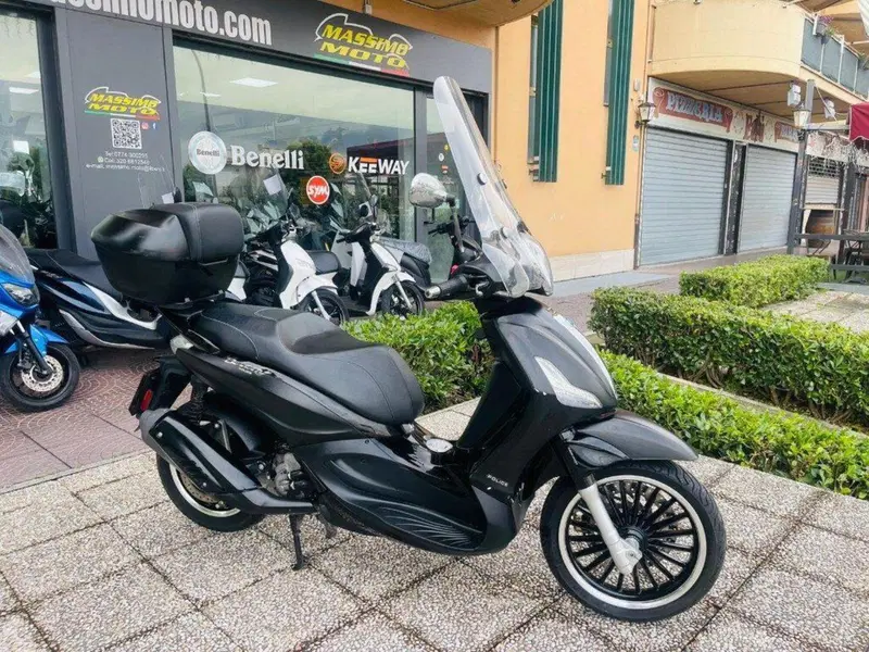 Piaggio Beverly 300 i.e. Police ABS-ASR (2017 - 20) (3)