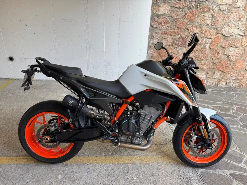 KTM 890 Duke R (2021)
