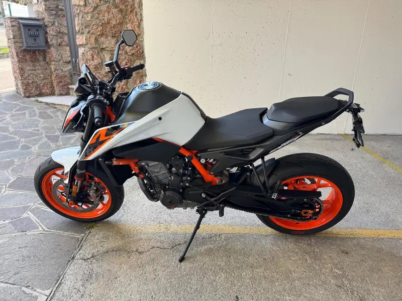 KTM 890 Duke R (2021) (2)