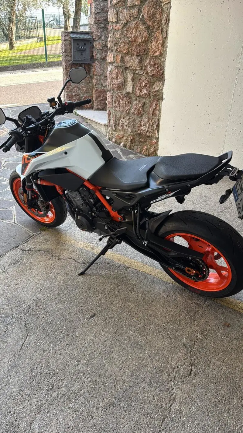 KTM 890 Duke R (2021) (3)