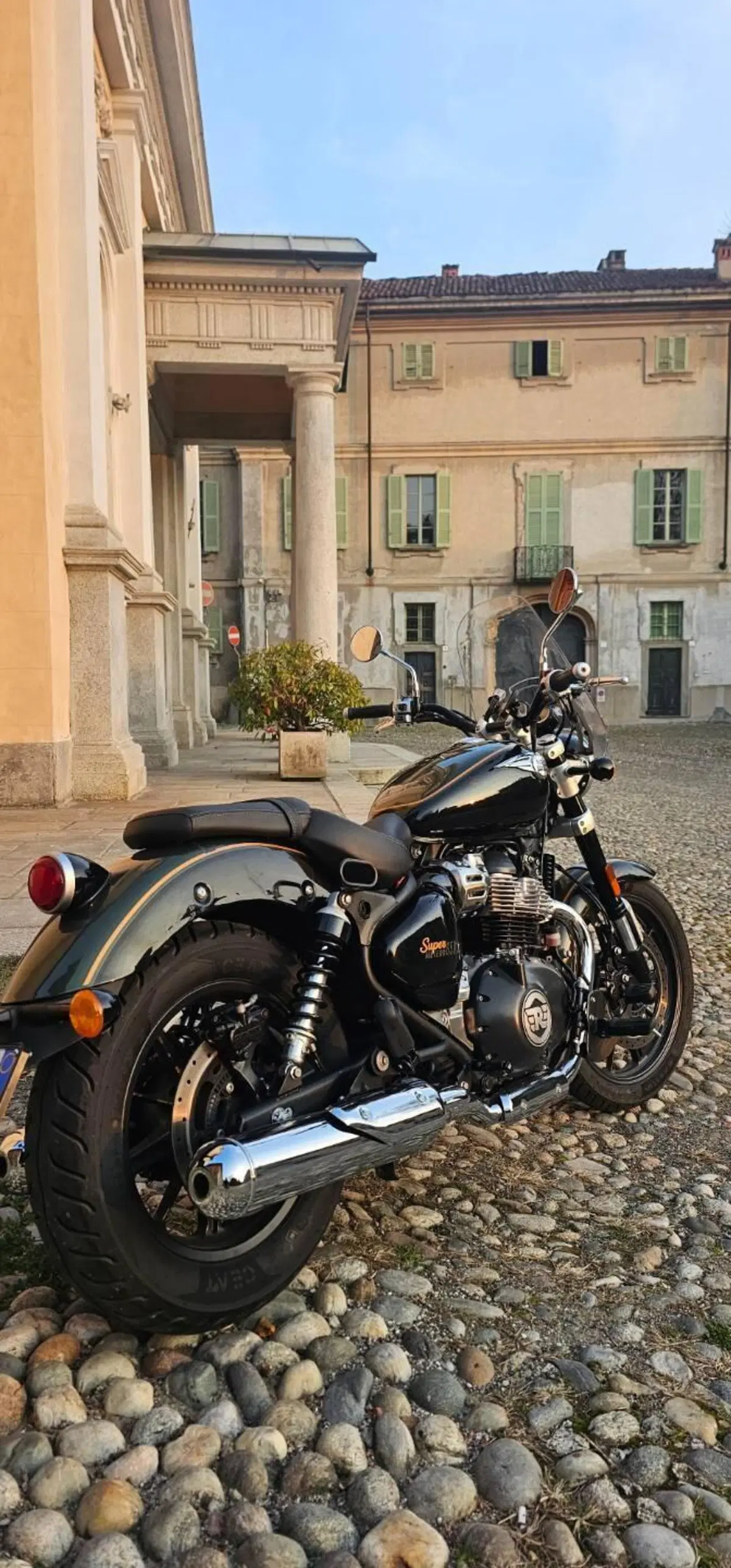 Royal Enfield Super Meteor 650 (2023 - 26) (6)