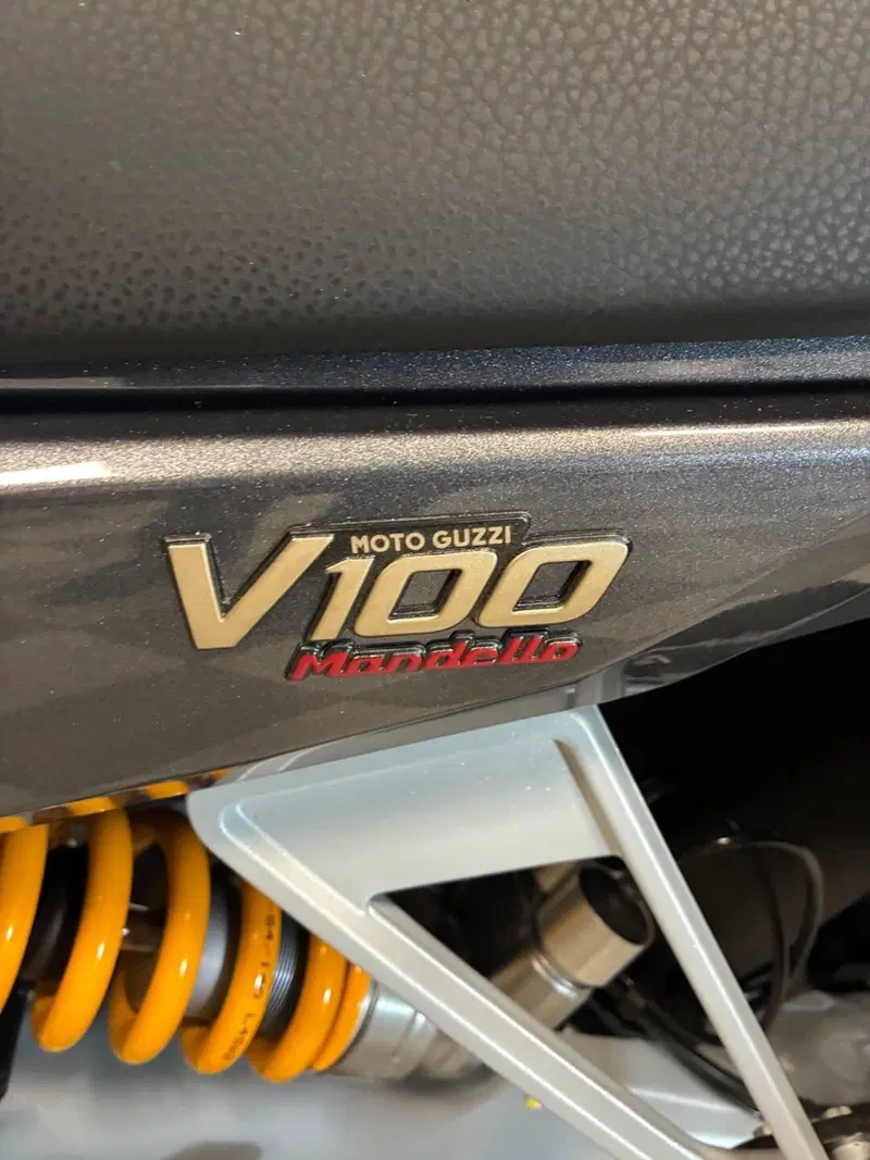 Moto Guzzi V100 Mandello S (2022 - 24) (3)