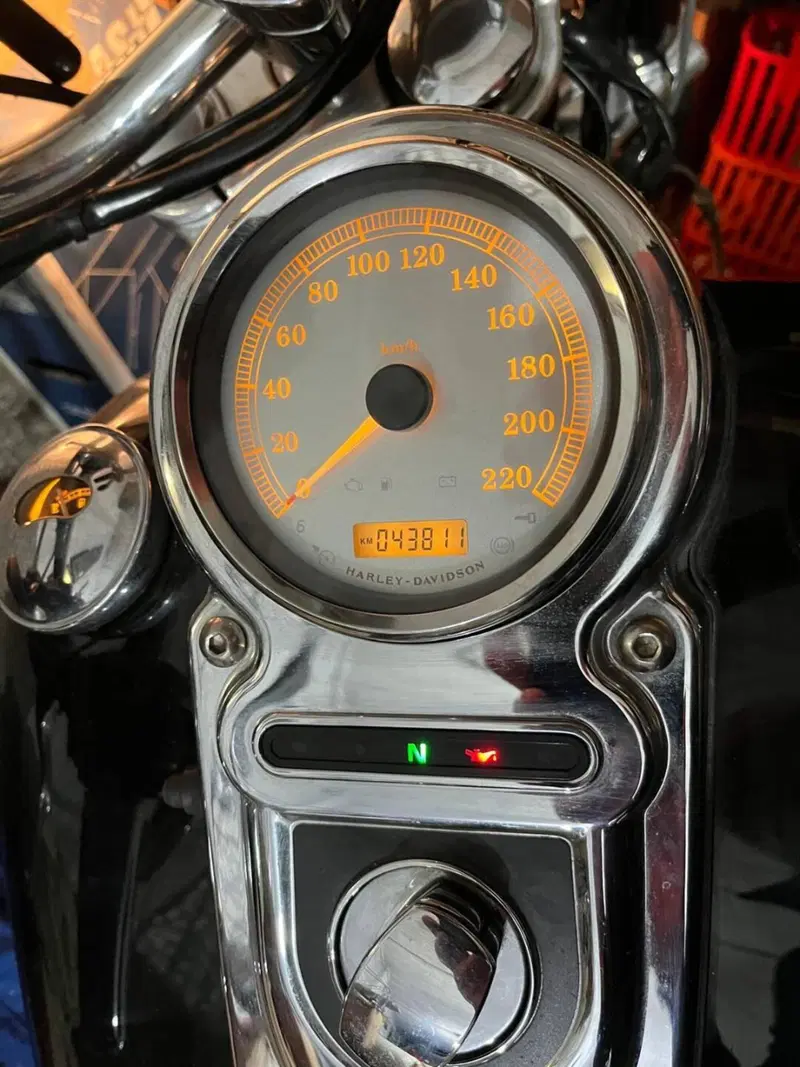 Harley-Davidson 1584 Super Glide Custom (2008 - 13) - FXDC (4)