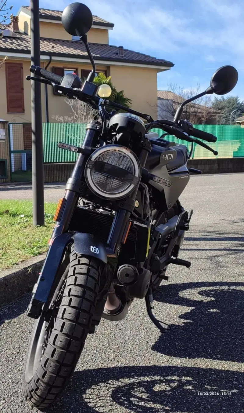 Husqvarna Svartpilen 401 (2021 - 23) (2)