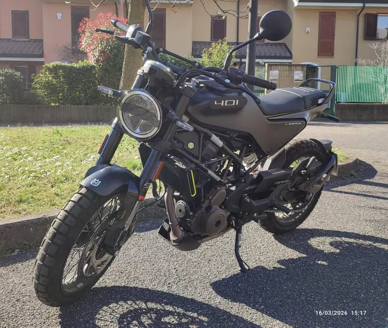 Husqvarna Svartpilen 401 (2021 - 23) (4)