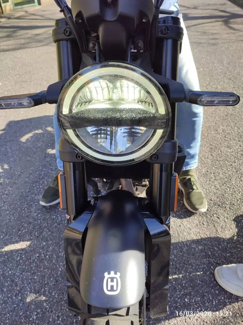 Husqvarna Svartpilen 401 (2021 - 23) (7)