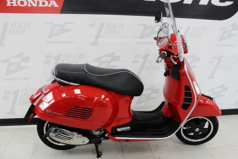 Vespa GTS 300 Super (2017 - 18) (2)