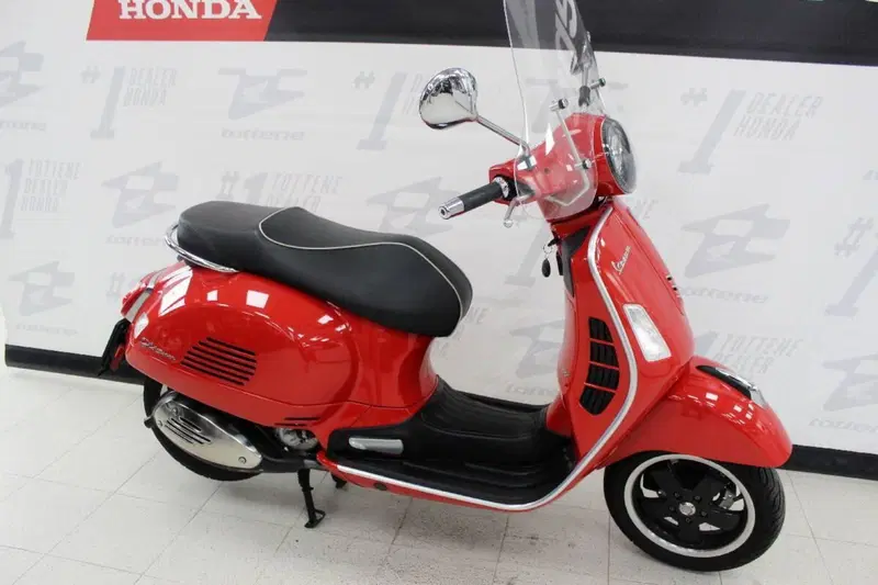 Vespa GTS 300 Super (2017 - 18) (3)