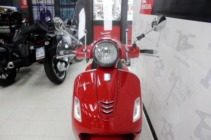 Vespa GTS 300 Super (2017 - 18) (4)