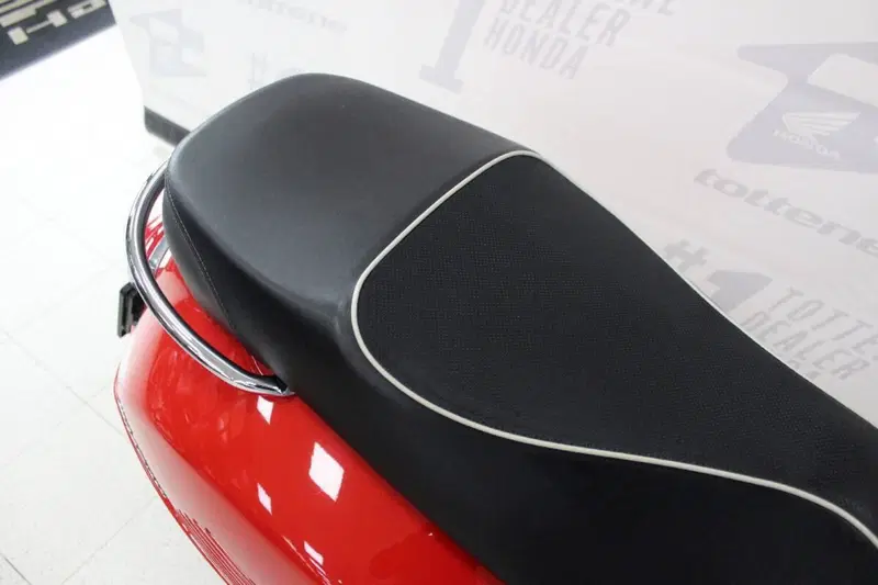 Vespa GTS 300 Super (2017 - 18) (5)