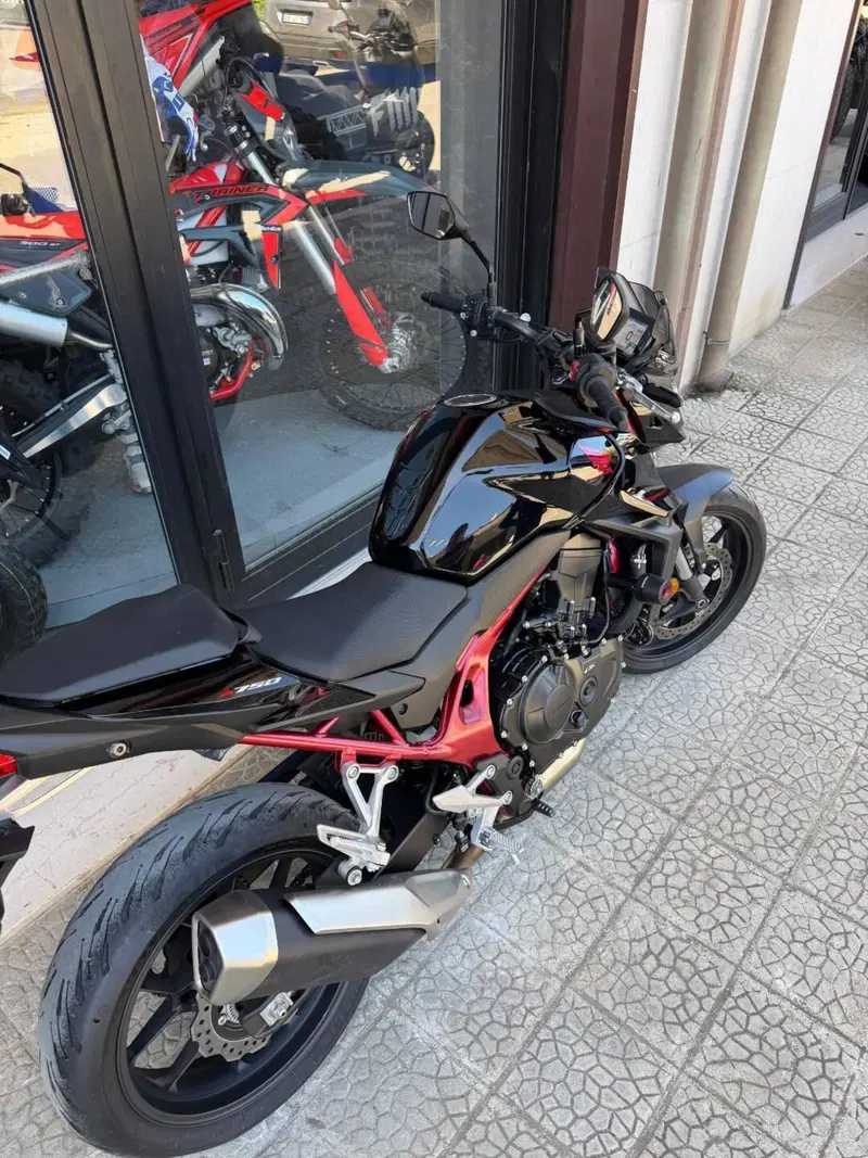 Honda CB 750 Hornet (2023 - 24) (5)