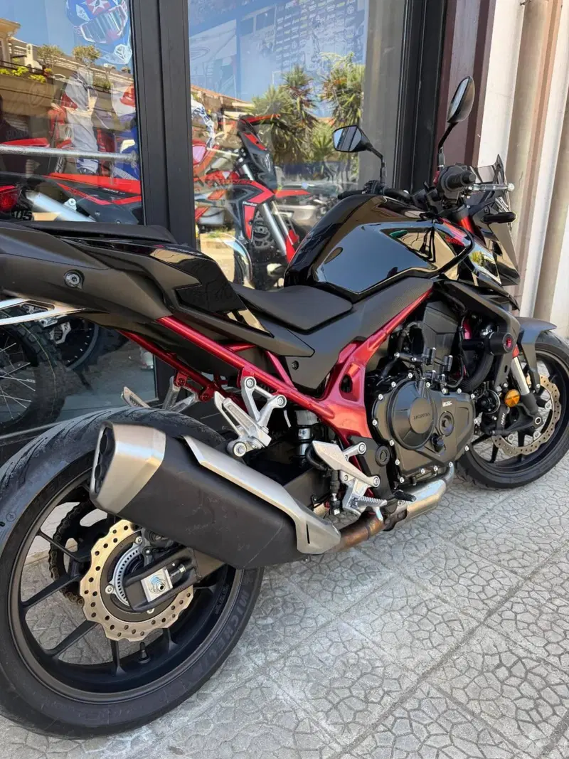 Honda CB 750 Hornet (2023 - 24) (6)