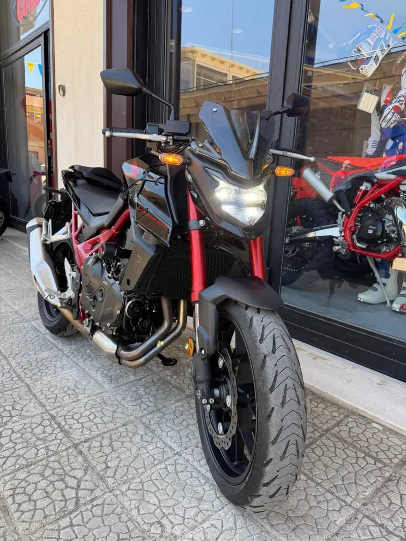 Honda CB 750 Hornet (2023 - 24) (7)