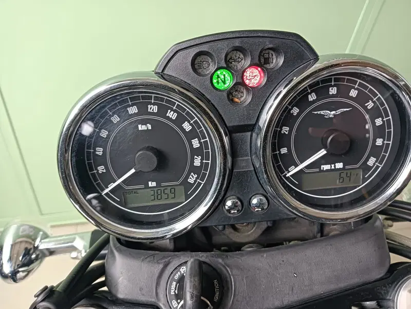 Moto Guzzi V7 Classic (2008 - 12) (4)