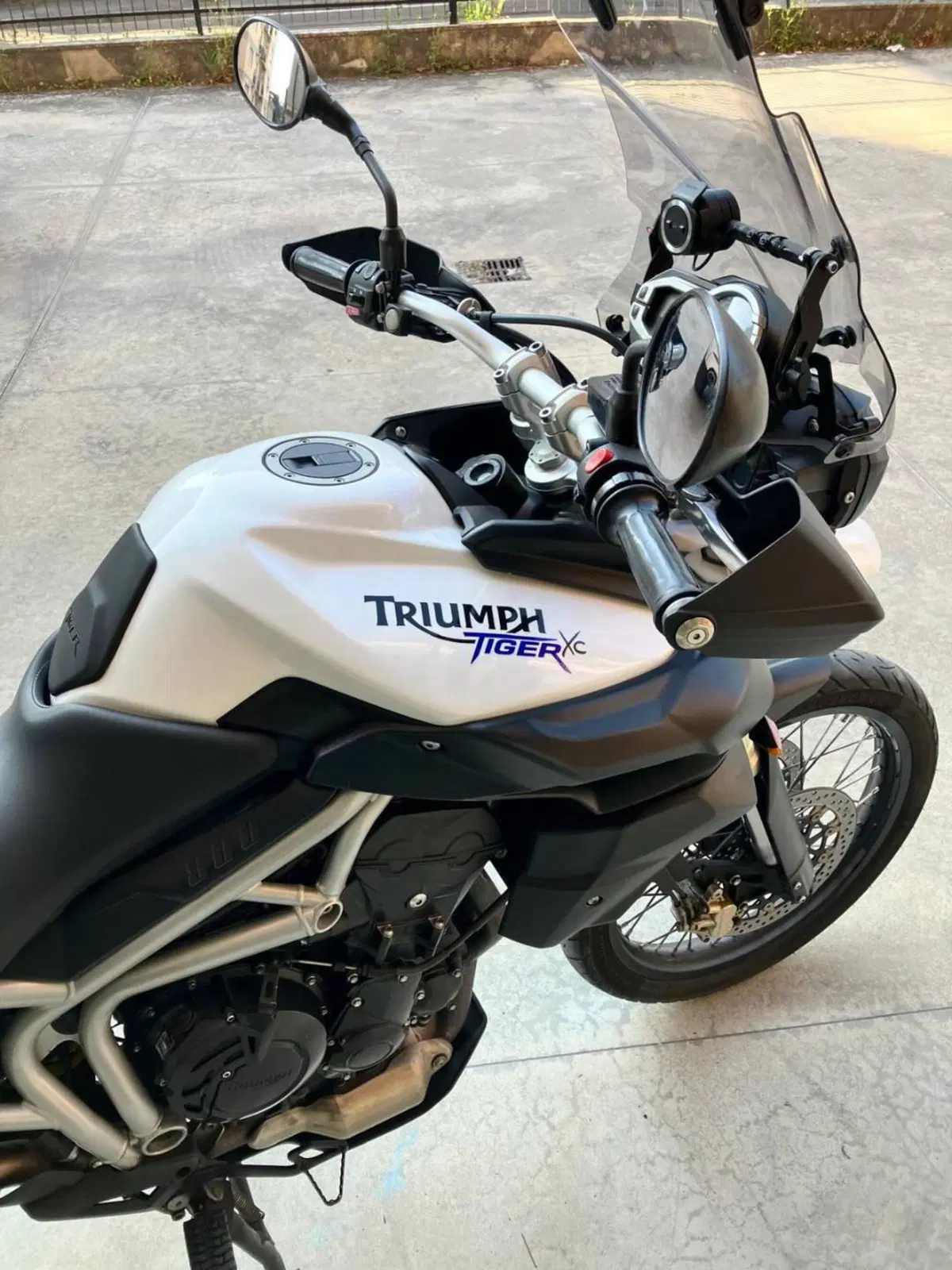 Triumph Tiger 800 XC (2011 - 12) (2)