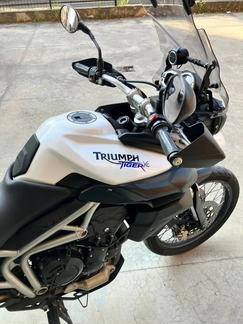 Triumph Tiger 800 XC (2011 - 12) (2)