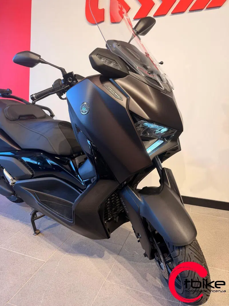 Yamaha X-Max 300 Tech Max (2025 - 26) (4)