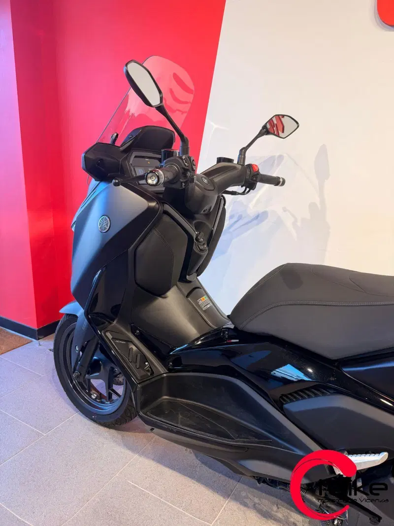 Yamaha X-Max 300 Tech Max (2025 - 26) (5)