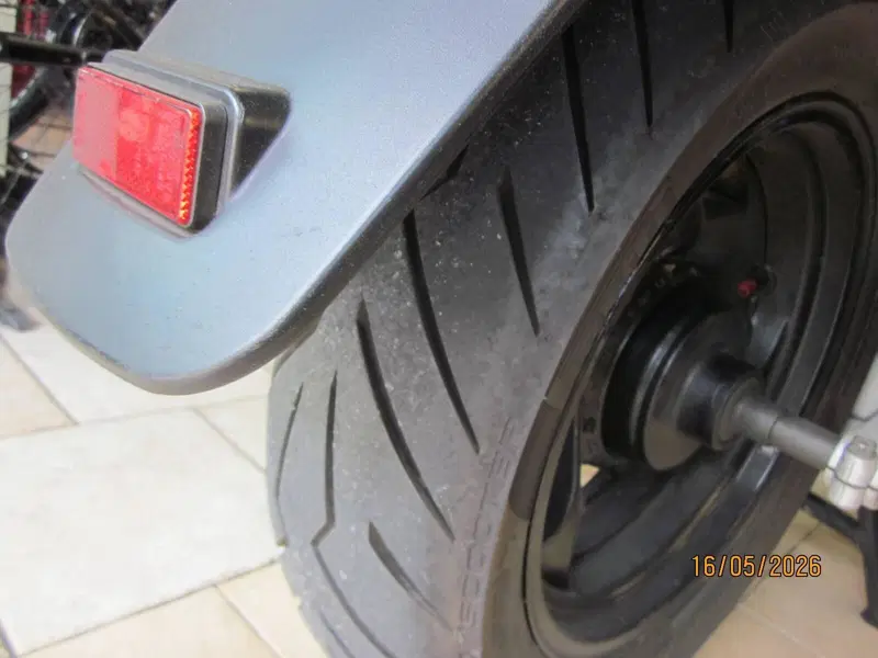 Yamaha T-Max 500 (2001 - 03) (5)