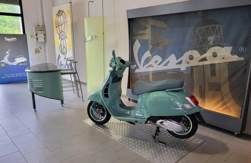Vespa GTS 310 80th (2026) (2)