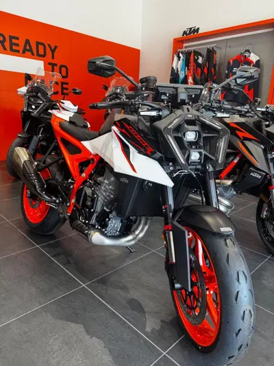 KTM 990 Duke R (2026) nuova