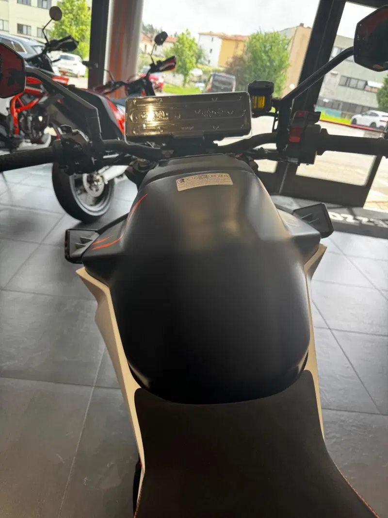 KTM 990 Duke R (2026) (2)