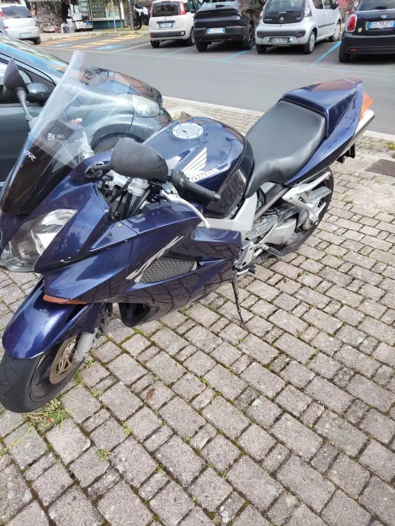 Honda VFR 800 (2002 - 05) (3)