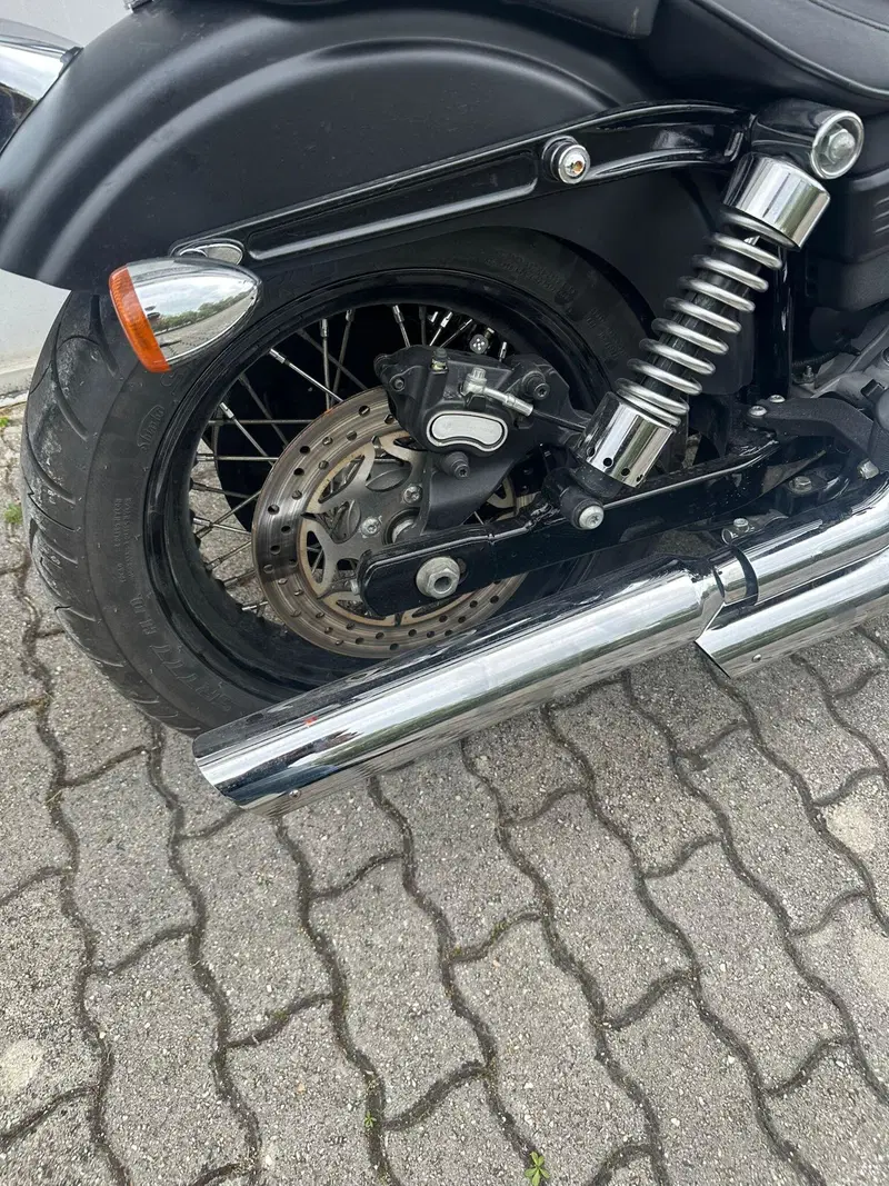 Harley-Davidson 1584 Street Bob (2008 - 15) - FXDB (8)