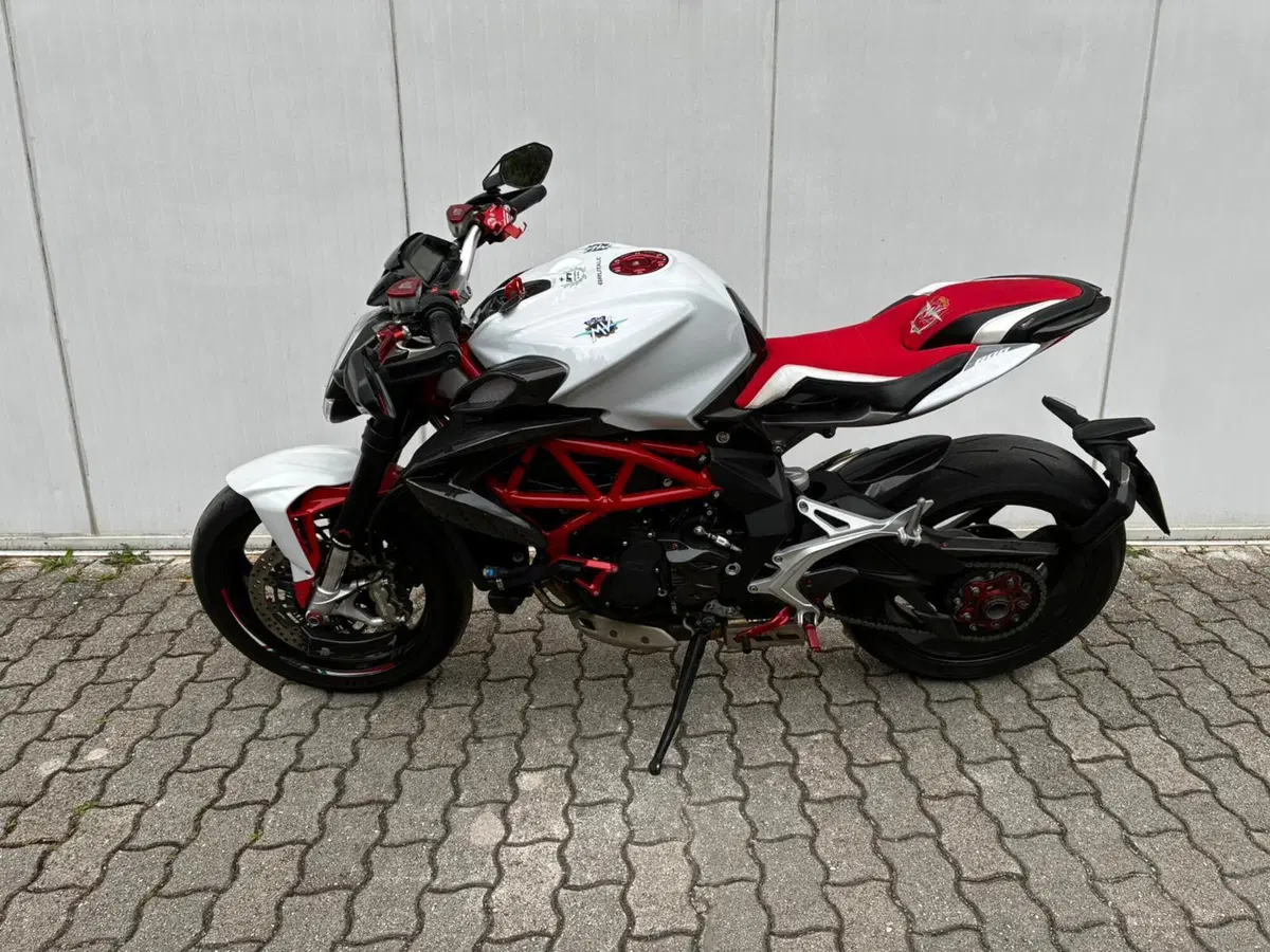 MV Agusta Brutale 800 EAS ABS (2016 - 19) (4)