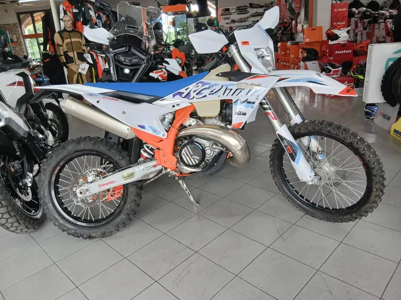 KTM 250 EXC TBI Six Days (2024) (2)