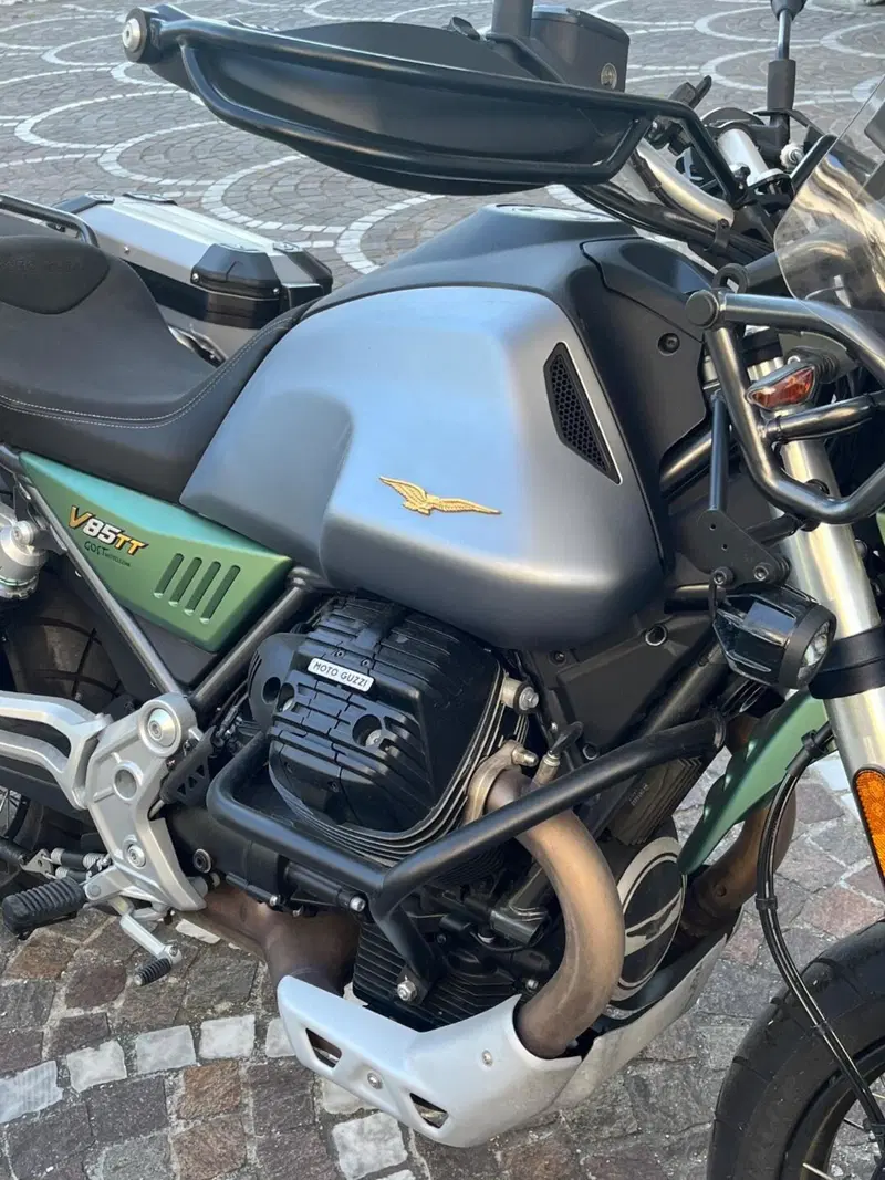 Moto Guzzi V85 TT Centenario (2021 - 22) (4)