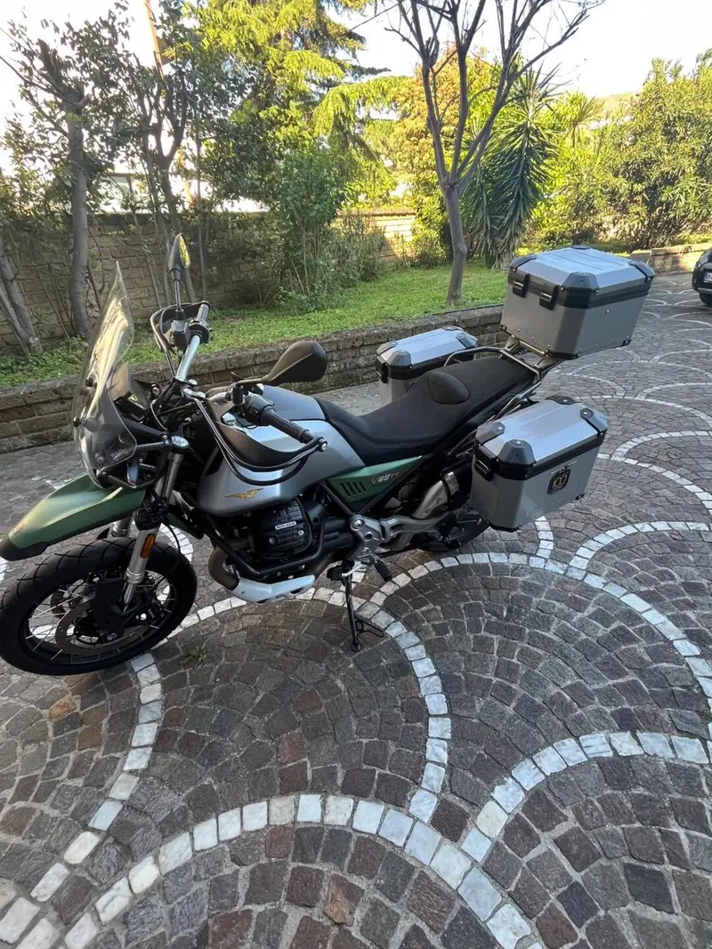 Moto Guzzi V85 TT Centenario (2021 - 22) (6)