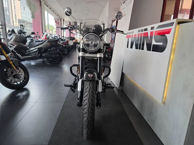 Royal Enfield Super Meteor 650 (2023 - 26) (3)
