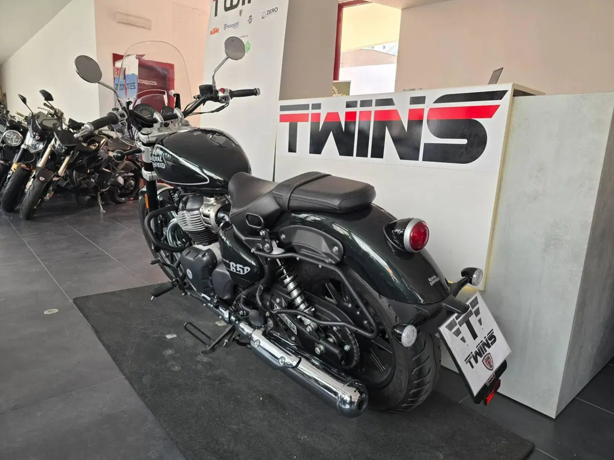 Royal Enfield Super Meteor 650 (2023 - 26) (6)