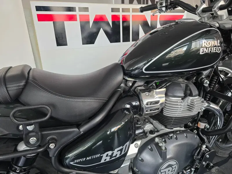 Royal Enfield Super Meteor 650 (2023 - 26) (9)