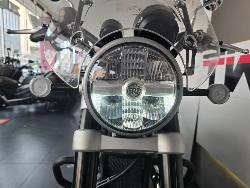 Royal Enfield Super Meteor 650 (2023 - 26) (11)